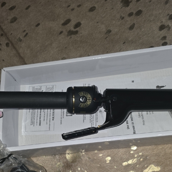 Black Curling Iron - Picture 3 of 5